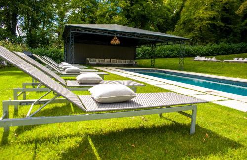 Hardricourt Bed & Breakfast | Experience Coastal Bliss at Le Château d'Hardricourt