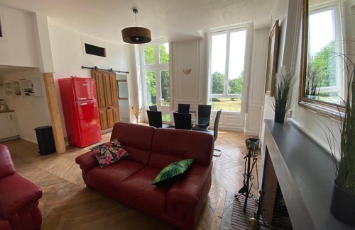 Courbouzon Apartment | Charming Stay at Le château de Courbouzon - Child Friendly