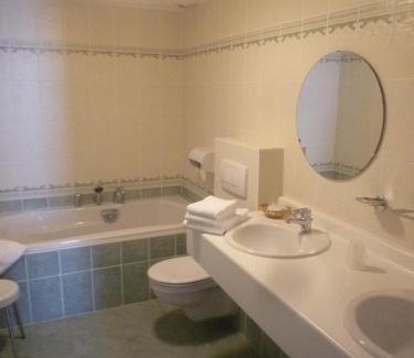Rendeux Hotel | Discover Le Château de Rendeux: Pet-Friendly Retreat