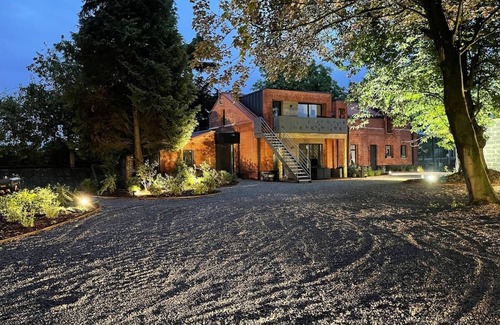 Hersin-Coupigny Cottage | Relax at Le Château de Toile with Pool & Spa Amenities
