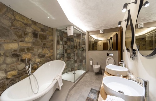 La Martre Hotel | Explore Le Château de Taulane: Relaxing Spa & Pool Retreat