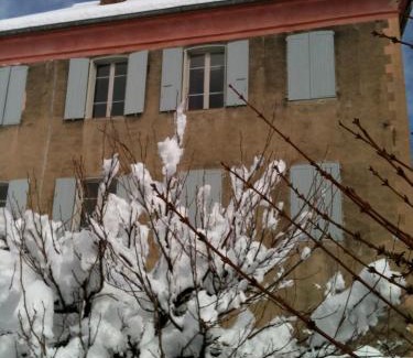 La Roche-des-Arnauds Bed & Breakfast | Family-Friendly Escape at Le Château with High Guest Ratings