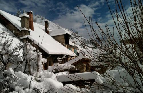La Roche-des-Arnauds Bed & Breakfast | Family-Friendly Escape at Le Château with High Guest Ratings