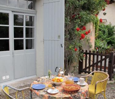 La Roche-des-Arnauds Bed & Breakfast | Family-Friendly Escape at Le Château with High Guest Ratings