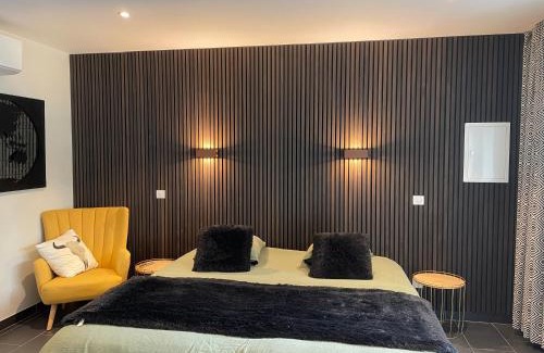 Saint-Sebastien-sur-Loire Apartment | Experience Comfort at Le Chêne with Spa and Hot Tub