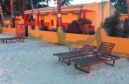 Antsiranana Hotel | Discover Le ch'ti près: Oceanfront Oasis with Breakfast