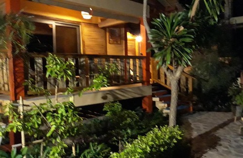 Antsiranana Hotel | Discover Le ch'ti près: Oceanfront Oasis with Breakfast