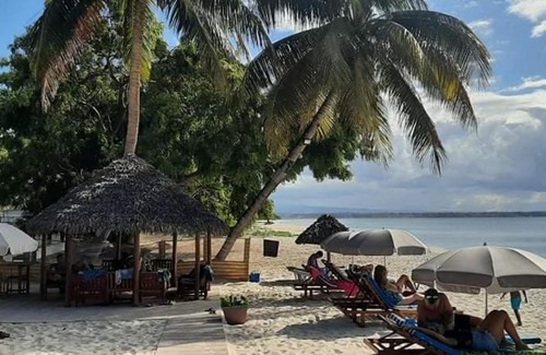 Antsiranana Hotel | Discover Le ch'ti près: Oceanfront Oasis with Breakfast