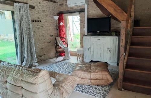 Montignac House | Relaxing Retreat at Le Chai with Pool & Oceanfront Views