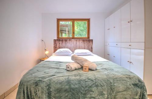 Saint-Laurent-sur-Manoire House | Family-Friendly Escape at Le Chalet du Manoire