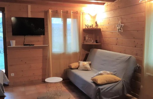 La Malene Ski Chalet | Oceanfront Retreat: Le Chalet de Pierrot with 9.5/10 Rating
