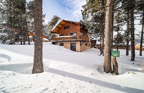 Les Angles Apartment | Chalet des Ecureuils - Comfort and Amenities by the Slopes