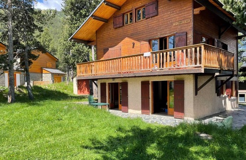 Les Angles Apartment | Chalet des Ecureuils - Comfort and Amenities by the Slopes