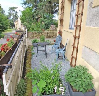 Folles House | Discover Le Chalet des Apiculteurs: Family & Pet Friendly Stay