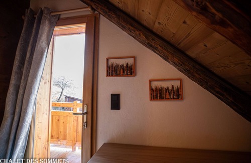 Puy-Saint-Pierre Ski Chalet | Experience Breathtaking Mountain Views at Le Chalet des Sommets