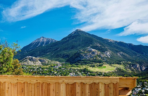 Puy-Saint-Pierre Ski Chalet | Experience Breathtaking Mountain Views at Le Chalet des Sommets