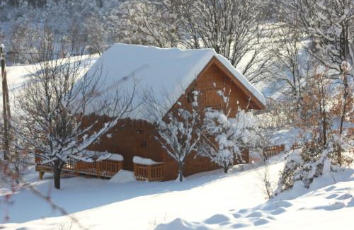 Brianconnet Ski Chalet | Pet-Friendly Haven at Le Chalet du Berger - Rated 9.5/10