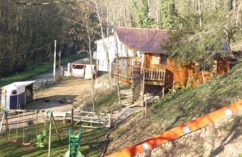 Saint-Maxire House | Cozy Le Chalet du Chloris: Child-Friendly & Rated 9.2/10