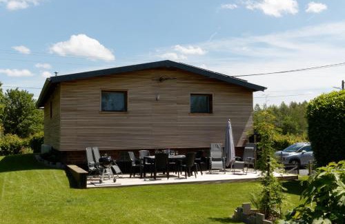 La Reid Ski Chalet | Cozy Le chalet du Ménobu: Pet-Friendly Retreat with 9.4 Rating