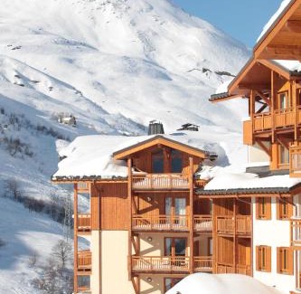 Les Bruyeres Hotel | Experience Le Chalet du Mont Vallon Spa Resort in Style