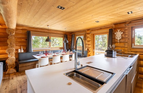 Les Angles Ski Chalet | Experience Le Chalet Etoile des Neiges - Ski-in/Ski-out Retreat