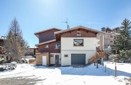 Les Deux Alpes Hotel | Family-Friendly Retreat at Le Chalet with 9.2 Guest Rating