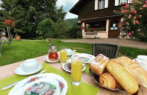 Luttenbach-pres-Munster House | Cozy Le Chalet: Oceanfront Retreat with Breakfast Included