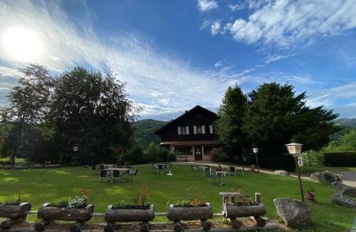 Luttenbach-pres-Munster House | Cozy Le Chalet: Oceanfront Retreat with Breakfast Included