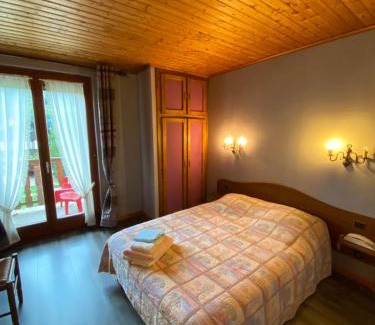 Luttenbach-pres-Munster House | Cozy Le Chalet: Oceanfront Retreat with Breakfast Included