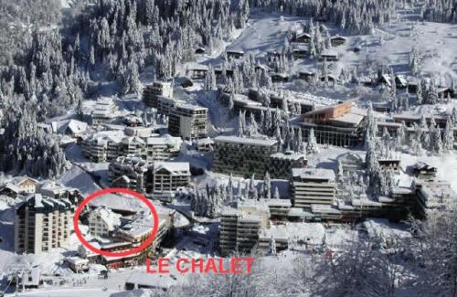 Eaux-Bonnes Apartment | Le Chalet: Poolside Retreat for Families & Pet Lovers