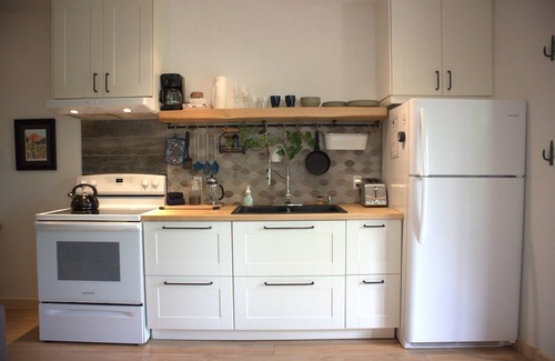 Ucluelet Apartment | Exceptional Le Chalet Waterfront Studio with Ocean View & Kitchen