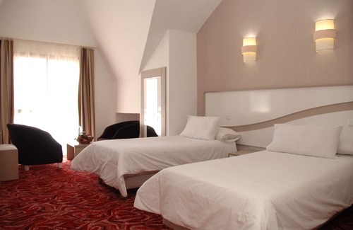 Ifrane Hotel | Discover Le Chamonix: Family-Friendly Dining Awaits!