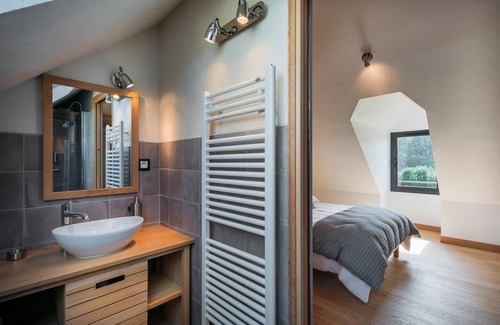 Voussac Bed & Breakfast | Budget-Friendly Le Champ Bagnolet with Pool & Breakfast