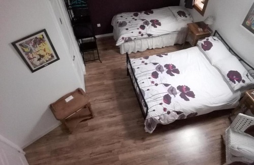 Treban Bed & Breakfast | Cozy Le Champ Bouchon - Family-Friendly Stay with Hot Tub