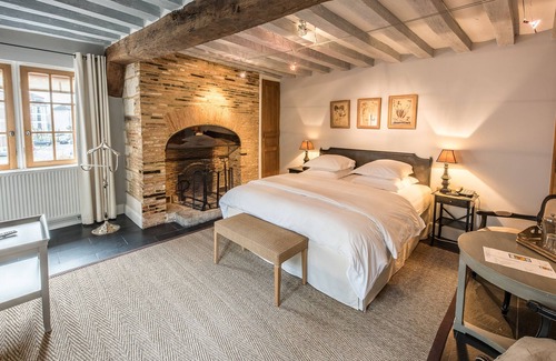 Old Town Hotel | Relax at Le Champ des Oiseaux - 4-Star with Spa & Pool