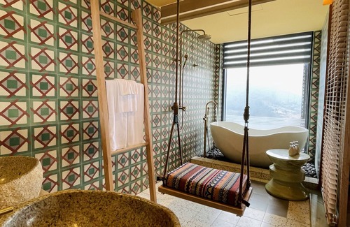 Van Chan Resort | Discover Le Champ Tu Le Resort: Hot Springs & Spa Retreat