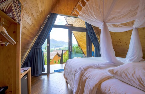 Van Chan Resort | Discover Le Champ Tu Le Resort: Hot Springs & Spa Retreat