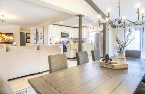 Williamstown House | Experience Le Chandelier: Pool, Spa & Nature Awaits