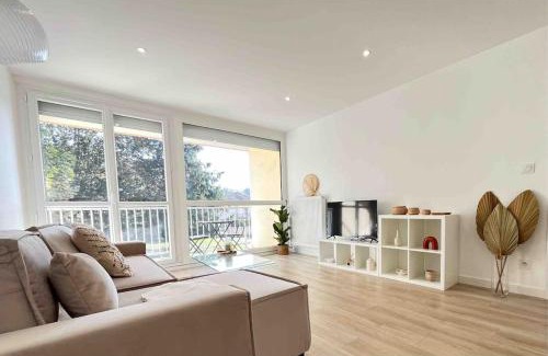 Bourgoin-Jallieu Apartment | Child-Friendly Le Chantereine: Exceptional Guest Experience