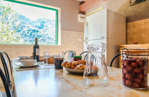 Gorges du Tarn Causses House | Family-Friendly Getaway at Le Chardon à Blajoux