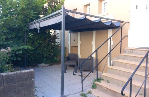 Juf Apartment | Le Charlie - Bright Retreat with Garden Access for Families