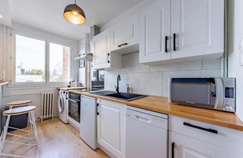 Cote Pavee Apartment | Cozy Le Charmant T3 Côte Pavée: Pet & Child Friendly Stay