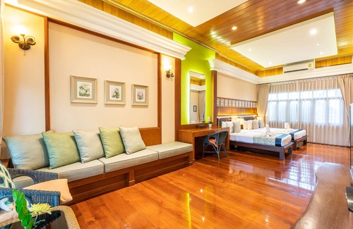 Mueang Kao Resort | Relax at Le Charme Sukhothai Resort with Pool & Restaurant