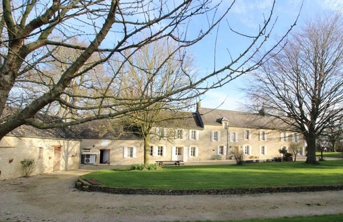 Etreham House | Discover Family-Friendly Comfort at Le Chat L Heureux