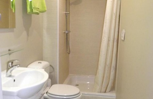 Barry Bed & Breakfast | Discover Family-Friendly Comfort at Le Chataignier Centenaire