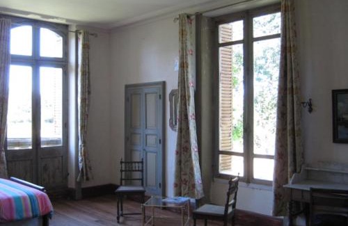 Villaines-la-Juhel Bed & Breakfast | Discover Le Chateau du grand Coudray: Pet-Friendly Retreat