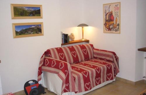 Vignil House | Cozy Retreat at Le Chaton Fait Ronron with Pet-Friendly Perks