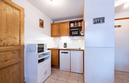 La Giettaz Apartment | Scenic Getaway at Le Chemin des Alpages with Spa & Breakfast