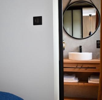 Giffaumont-Champaubert Hotel | Pet-Friendly Le Cheval Blanc: A Family Retreat by Lac du Der