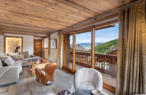 Le Raffort Ski Chalet | Indulge at Le Cheval Blanc: Ski-in, Jacuzzi & Cinema